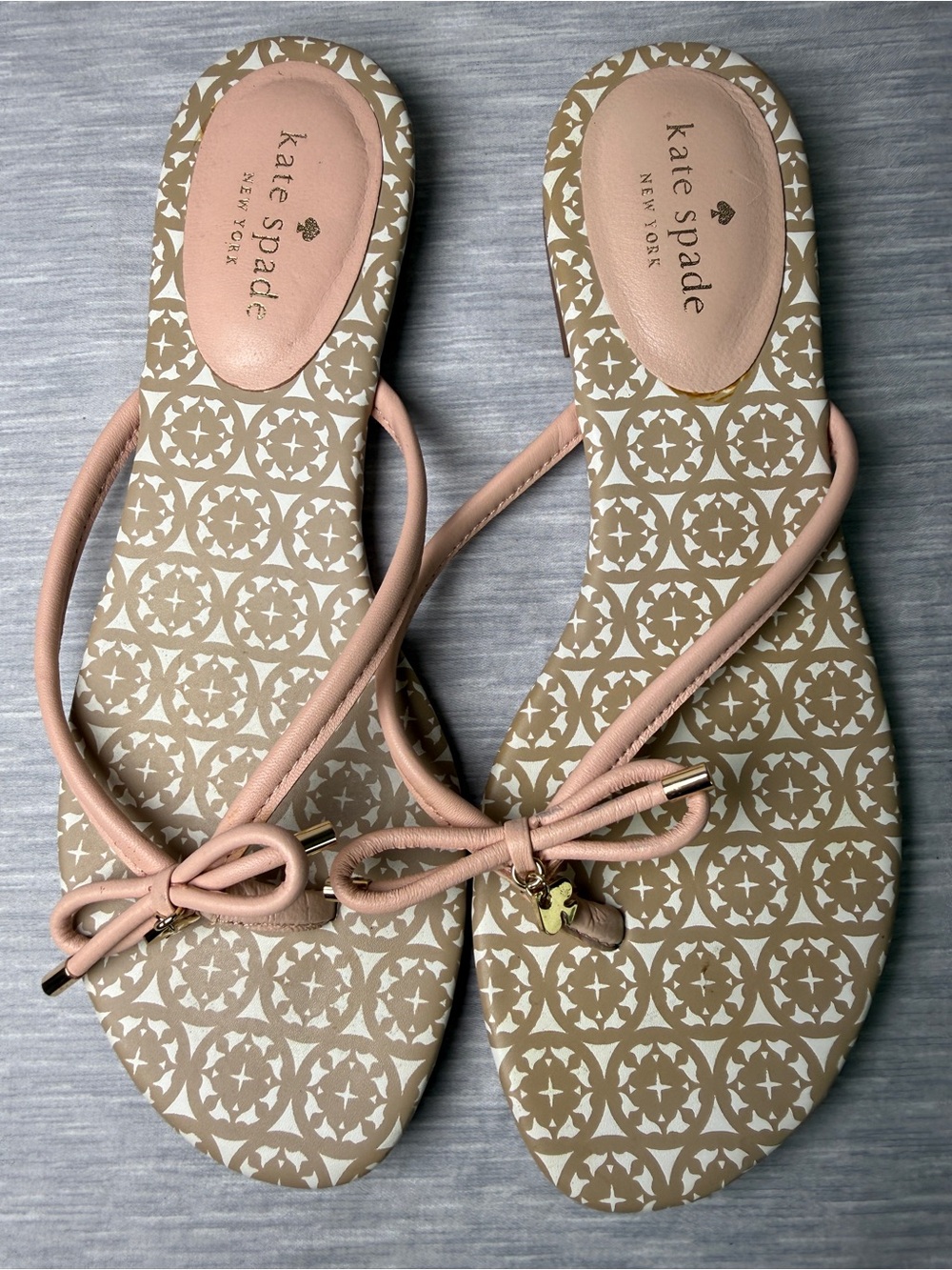 Kate Spade Mystic Bow Geometric Print Thong Sandals Blush Charms Sz 9